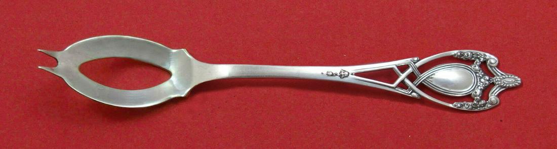 Monticello By Lunt Sterling Silver Olive Spoon Ideal 5 3/4" Custom Made: Monticello By Lunt Sterling Silver Olive Spoon Ideal 5 3/4" Custom Made Monticello by lunt sterling silver custom made ideal olive spoon 5 3/4" custom made in the pattern monticello by lunt. It is not