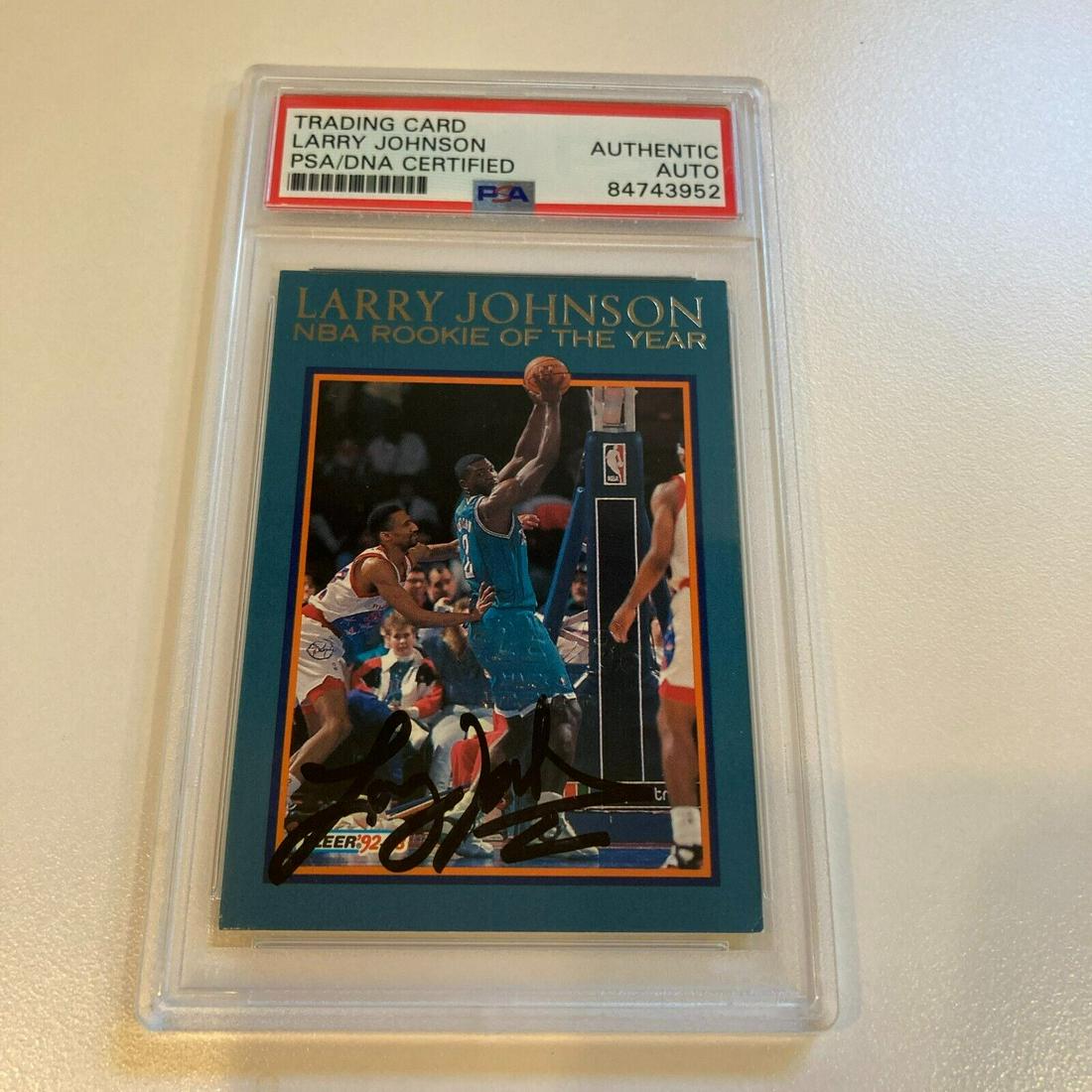Rare 1992-93 Fleer Larry Johnson RC Signed Promo Card With Fleer Stamp PSA DNA: Rare 1992-93 Fleer Larry Johnson RC Signed Promo Card With Fleer Stamp PSA DNA Graded: No Sport: Basketball Autographed: Yes Autograph Format: Hard Signed Autograph Authentication: Professional Sports