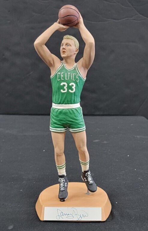Larry Bird Hand Signed Autograph Statue /Figure Celtics NO BOX Salvino: Larry Bird Hand Signed Autograph Statue /Figure Celtics NO BOX Salvino Sport: Basketball Product: Photo Original/Reprint: Original Player: Larry Bird Team: Boston Celtics Pre-Owned PLEASE NOTE: Framed
