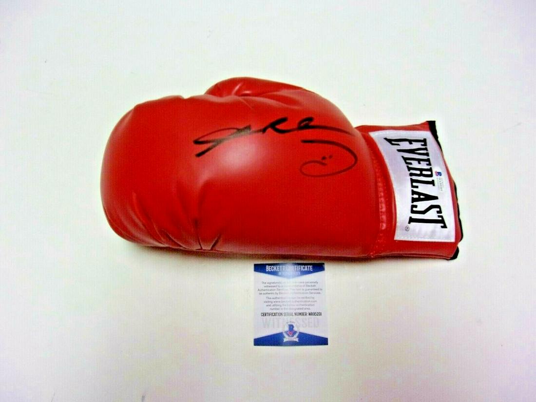 SUGAR RAY LEONARD HOF 97 BOXING CHAMP RED BECKETT/COA SIGNED BOXING GLOVE: SUGAR RAY LEONARD HOF 97 BOXING CHAMP RED BECKETT/COA SIGNED BOXING GLOVE Product: GLOVE Sport: Boxing Original/Reprint: Original Pre-Owned PLEASE NOTE: Framed Large or heavy Items do not have shippin