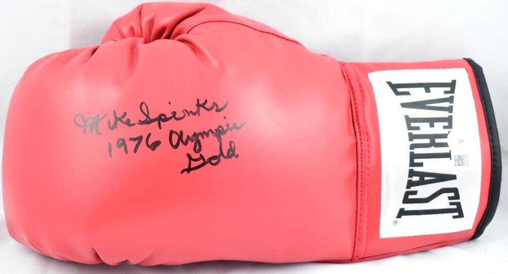 Michael Spinks Autographed Red Everlast Boxing Glove w/Gold- Beckett W Holo *L: Michael Spinks Autographed Red Everlast Boxing Glove w/Gold- Beckett W Holo *L Sport: Boxing Product: Glove Original/Reprint: Original Player: Michael Spinks Autograph Authentication: Beckett Authenti