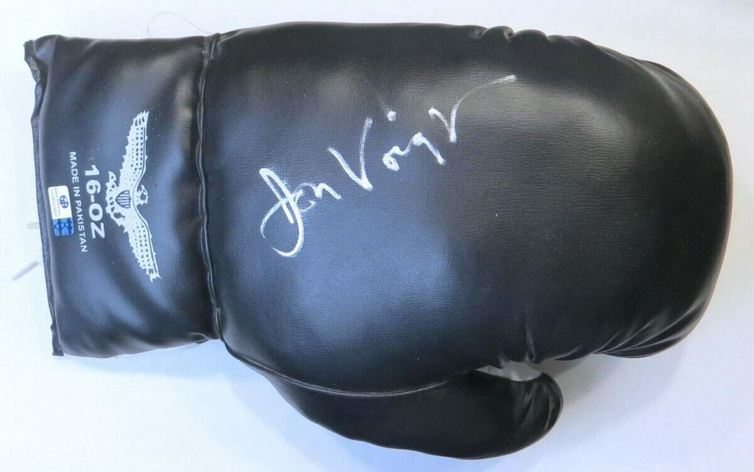 Jon Voight Signed Autographed Boxing Glove The Champ: Jon Voight Signed Autographed Boxing Glove The Champ Industry: Movies Original/Reproduction: Original Autograph Authentication: Global Authentics Player: Jon Voight Pre-Owned PLEASE NOTE: Framed Large