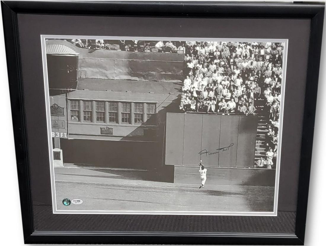 Willie Mays Hand Signed Autographed Photo Framed San Francisco Giants PSA: Willie Mays Hand Signed Autographed Photo Framed San Francisco Giants PSA Sport: Baseball Product: Photo Original/Reprint: Original Player: Willie Mays Team: San Francisco Giants Autograph Authenticat