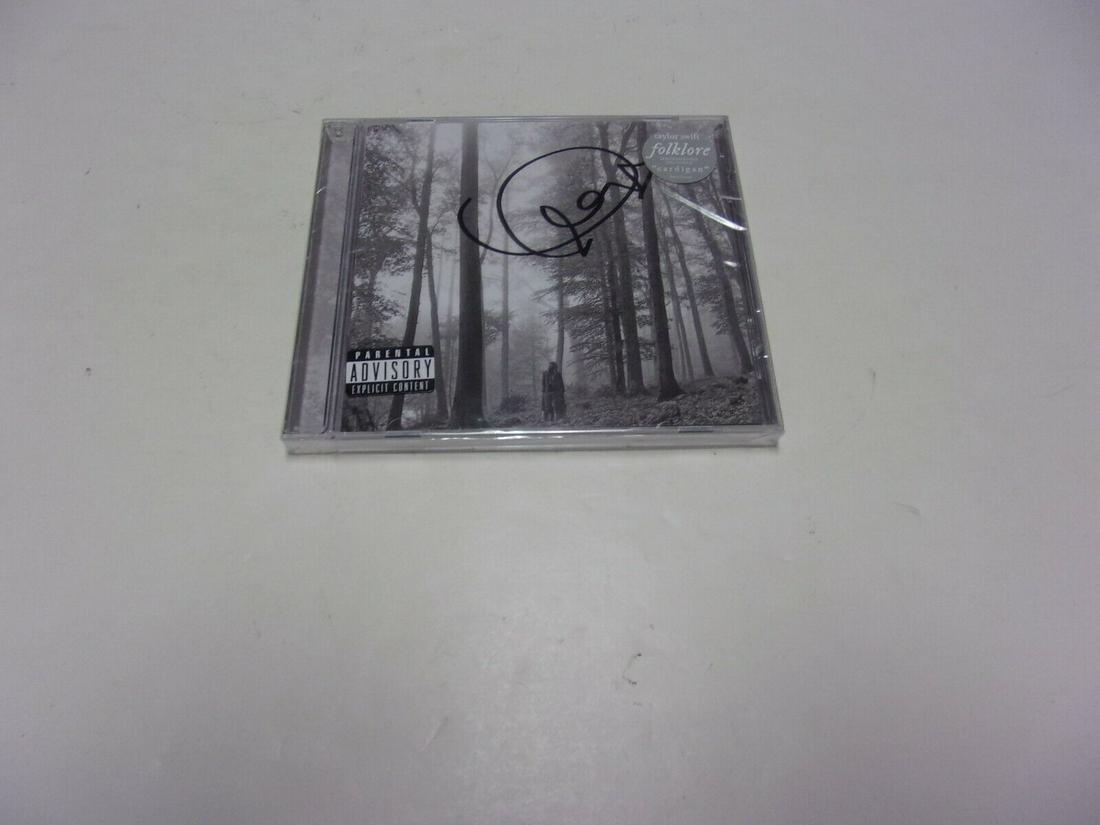 TAYLOR SWIFT 2020 LIMITED EDITION SEALED THRU TAYLORSWIFT STORE W/COA SIGNED CD: TAYLOR SWIFT 2020 LIMITED EDITION SEALED THRU TAYLORSWIFT STORE W/COA SIGNED CD Original/Reproduction: Original Object Type: CD & Booklet Industry: Music Pre-Owned PLEASE NOTE: Framed Large or heavy I