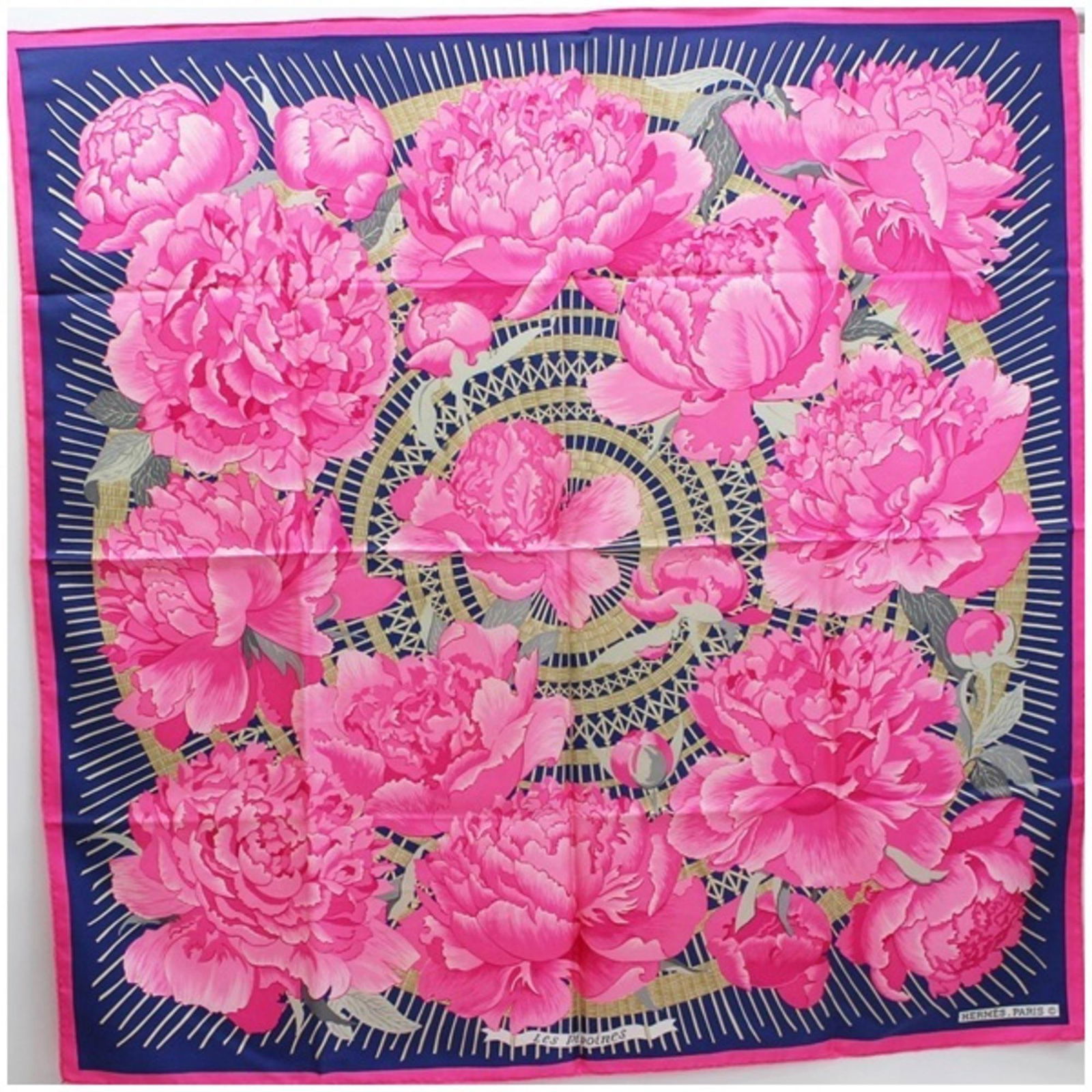 Hermes Silk Scarf Muffler Carre 90 Les Pivoines (Peony Peony) Navy x Pink HERMES Women's: Hermes Silk Scarf Muffler Carre 90 Les Pivoines (Peony Peony) Navy x Pink HERMES Women's Brand: Hermes Type: Scarf Gender: Men Women Color: Navy Pink Material: Silk100% Silk: 100% Size (LxW): 89cm x 9