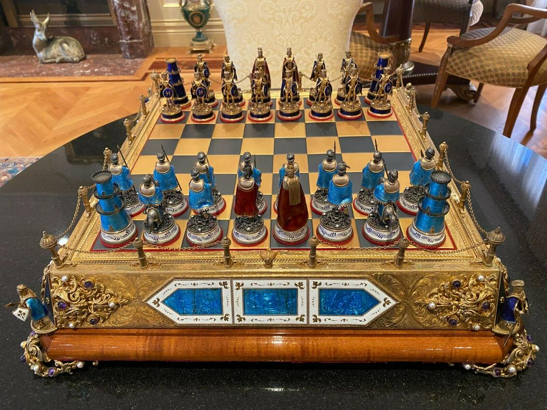 MAGNIFICENT 1900 EUROPEAN GOLD STERLING SILVER ENAMEL AMETHYST PEARL CHESS SET: MAGNIFICENT 1900 EUROPEAN GOLD STERLING SILVER ENAMEL AMETHYST PEARL CHESS SET Modified Item: No Material: sterling silver gold amethyst pearl wood Year: 1900-1950 Color: Silver PLEASE NOTE: LOCAL PIC