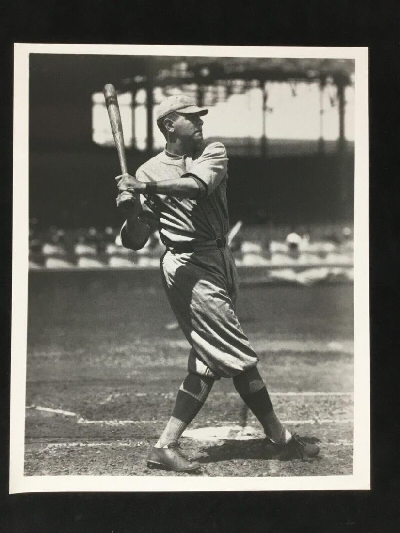 Babe Ruth 8x10 Black & White Photo: Babe Ruth 8x10 Black & White Photo Player: Babe Ruth Modified Item: No Size: 8 x 10 Sport: Baseball-MLB Team: Unknown Pre & Post Season: Regular Season Product: Photo Color: Black and White Image Size