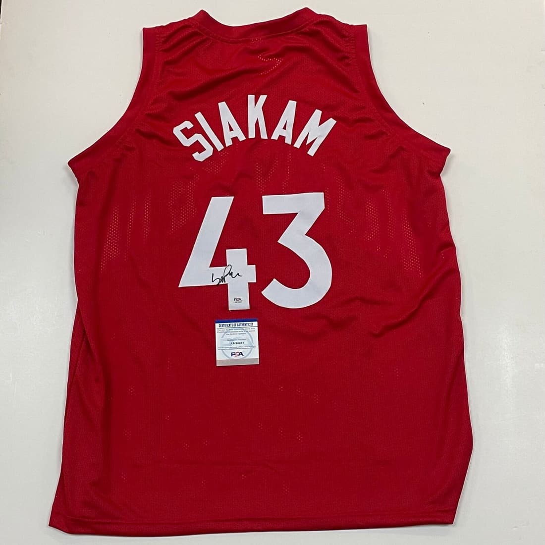 Pascal Siakam Signed Jersey PSA/DNA Toronto Raptors Autographed: Pascal Siakam Signed Jersey PSA/DNA Toronto Raptors Autographed Original/Reprint: Original Product: Jersey Sport: Basketball-NBA Pre-Owned PLEASE NOTE: Framed Large or heavy Items do not have shipping