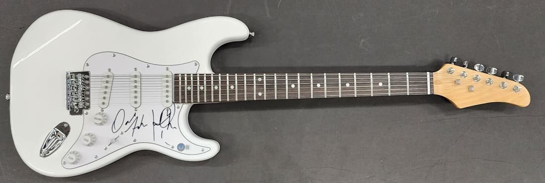 David Foster Katharine McPhee Hand Autographed Electric Guitar Beckett: David Foster Katharine McPhee Hand Autographed Electric Guitar Beckett Industry: Music Object Type: Guitar & Guitar Pick Original/Reproduction: Original Autograph Authentication: James Spence (JSA) Pl