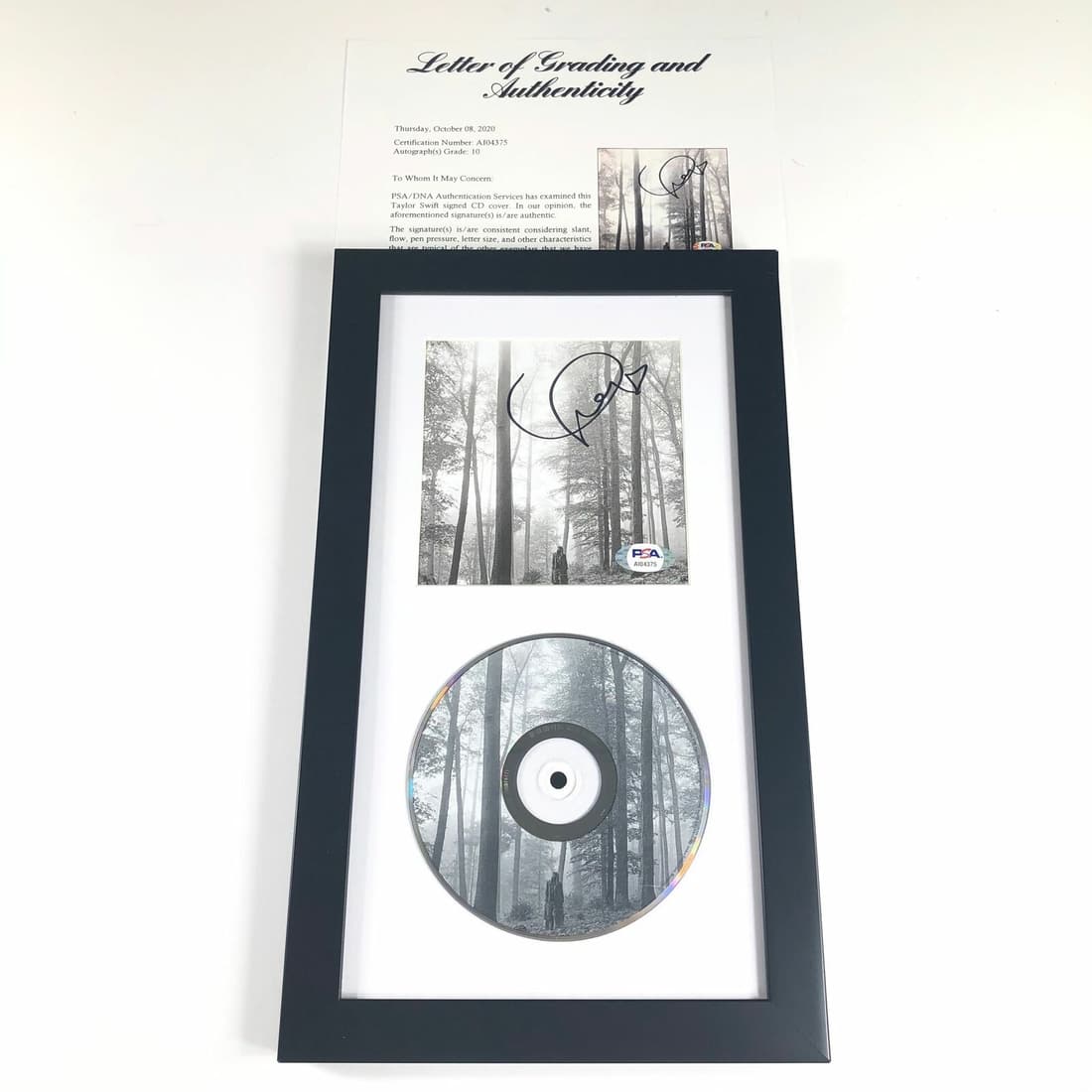 Taylor Swift Signed CD Cover Framed PSA/DNA LOA Auto Grade 10: Taylor Swift Signed CD Cover Framed PSA/DNA LOA Auto Grade 10 Industry: Music Object Type: CD & Booklet Original/Reproduction: Original Pre-Owned The MYNT Guarantee: All items in this auction are guar