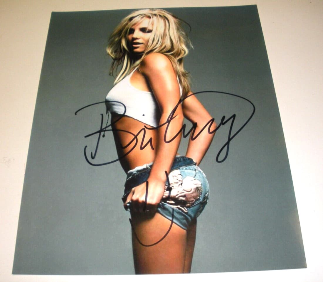 BRITNEY SPEARS PRINCESS OF POP SEXY POSE LAST ONE W/HOLO SIGNED 8X10 PHOTO: BRITNEY SPEARS PRINCESS OF POP SEXY POSE LAST ONE W/HOLO SIGNED 8X10 PHOTO Original/Reproduction: Original Object Type: Photograph Industry: Movies Pre-Owned The MYNT Guarantee: All items in this auct