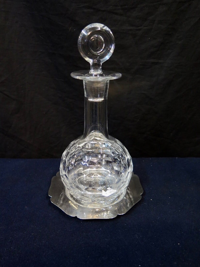 Vintage Decanter & Tray from Cartier: Vintage Decanter & Tray from Cartier Age: 1900-1940 Type: Bottles Decanters & Flasks Composition: Sterling Silver This vintage mid 20th century French crystal decanter is beautifully designed with a b