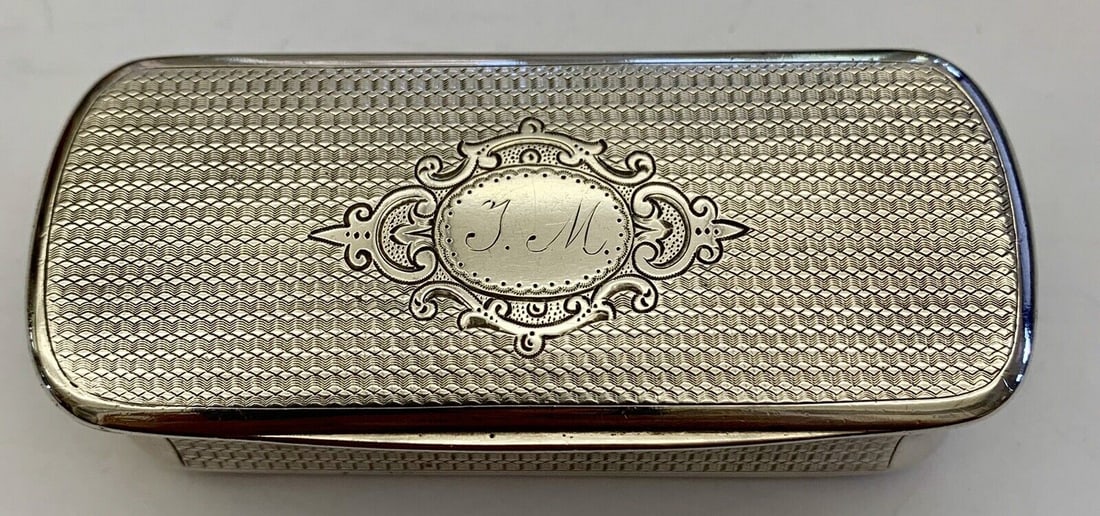 A VERY FINE 19 CENTURY FRENCH 950 SILVER PILL BOX INITIAL J.M: A VERY FINE 19 CENTURY FRENCH 950 SILVER PILL BOX INITIAL J.M Age: 1850-1899 Pre-Owned PLEASE NOTE: LOCAL PICK UP IS NOT AN OPTION AND ALL ITEMS IN THIS AUCTION MUST BE SHIPPED. We offer Free Shipping