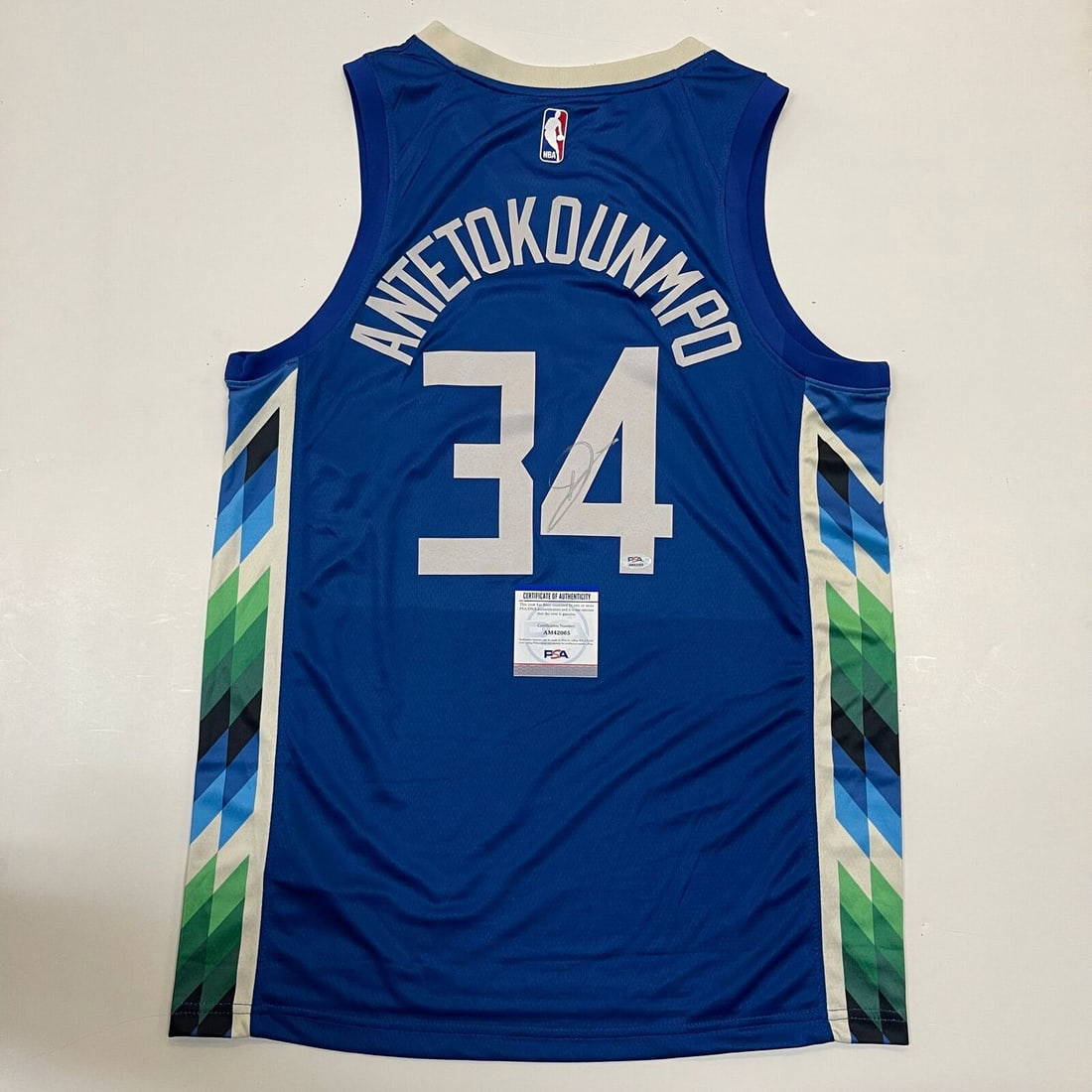 giannis antetokounmpo championship jersey