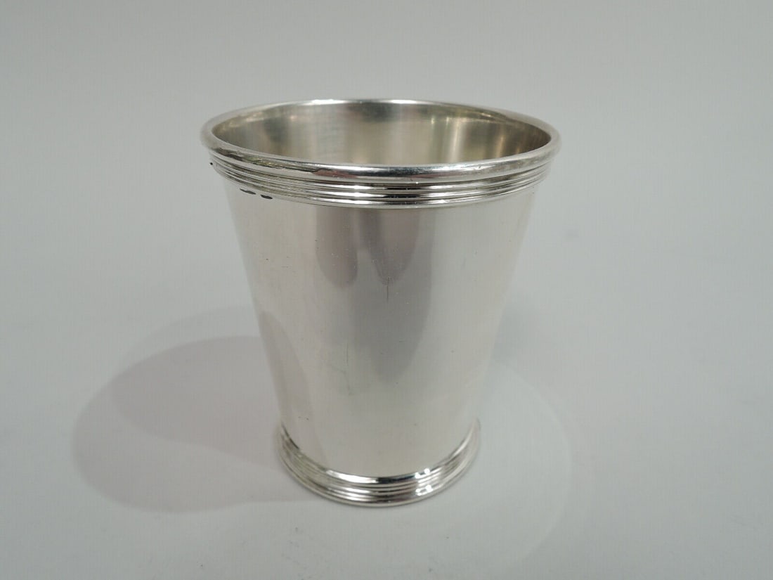 Manchester Shot Glass 374 Modern Jigger Barware American Sterling Silver: Manchester Shot Glass 374 Modern Jigger Barware American Sterling Silver Type: Shot Glass Style: Modern Age: Post-1940 Composition: Sterling Silver Modern sterling silver shot glass. Made by Mancheste