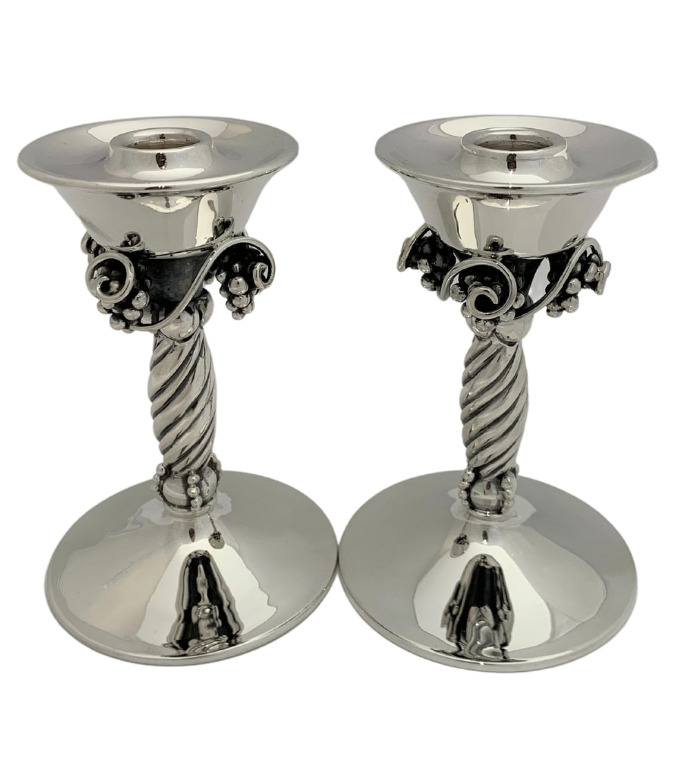 ANTIQUE 925 STERLING SILVER HANDMADE JENSEN STYLE SWIRL SLEEK SHINY CANDLESTICKS: ANTIQUE 925 STERLING SILVER HANDMADE JENSEN STYLE SWIRL SLEEK SHINY CANDLESTICKS Composition: Sterling Silver Antique 925 Sterling Silver Candlesticks. Featuring handmade jensen style swirl sleek shin