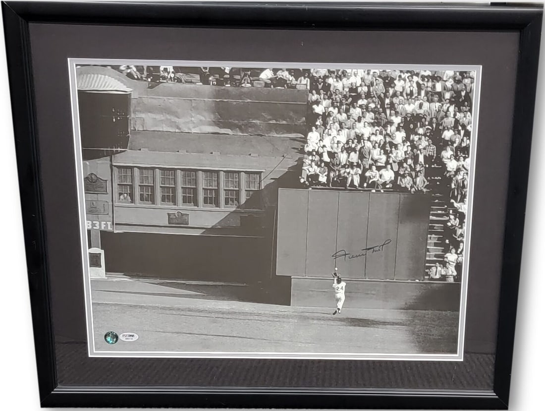 Willie Mays Hand Signed Autographed Photo Framed San Francisco Giants PSA: Willie Mays Hand Signed Autographed Photo Framed San Francisco Giants PSA Sport: Baseball Product: Photo Original/Reprint: Original Player: Willie Mays Team: San Francisco Giants Autograph Authenticat