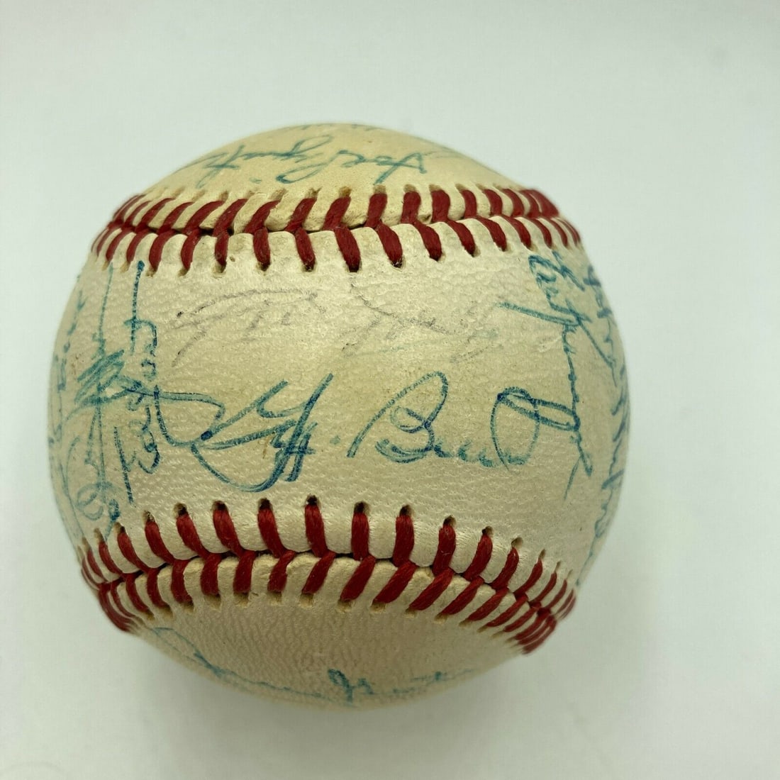 Willie Mays 1972 New York Mets Team Signed National League Baseball: Willie Mays 1972 New York Mets Team Signed National League Baseball Product: Ball Sport: Baseball-MLB Team: New York Mets Original/Reprint: Original Pre-Owned PLEASE NOTE: Framed Large or heavy Items 