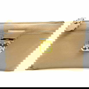 Chloe Chloe Elsie Ladies Pouch Leather Beige: Chloe Chloe Elsie Ladies Pouch Leather Beige Brand: Chloe Line: Elsie Type: Pouch Material: Leather Leather: Color: Beige Closure: Zipper Gender: Women Size (HxWxD): 13cm x 21cm x 8cm / 5.11 x 8.26 x