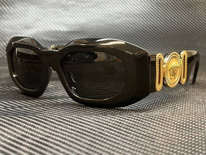 VERSACE VE4425U GB1 87 Black Rectangle 54 mm Mens Sunglasses: VERSACE VE4425U GB1 87 Black Rectangle 54 mm Mens Sunglasses Frame Color: Black Type: Sunglasses New The Mynt Guarantee: All items in this auction are guaranteed to be 100% authentic. At Your Service: