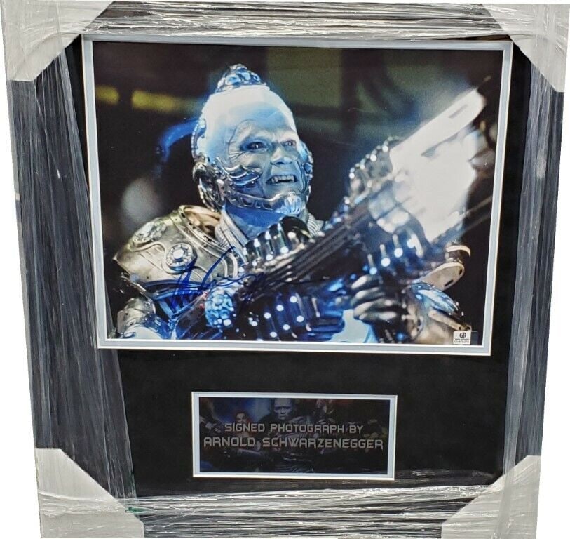 Arnold Schwarzenegger Autographed 11X14 Photo Mr. Freeze Star GV: Arnold Schwarzenegger Autographed 11X14 Photo Mr. Freeze Star GV Industry: Movies Object Type: Photograph Original/Reproduction: Original Autograph Authentication: Global Authentics (GAI) Player: Arno