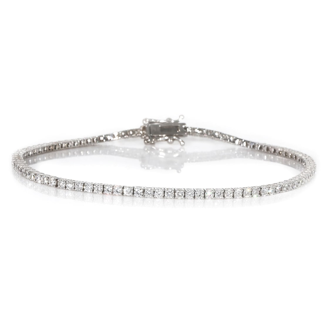 Diamond Tennis Bracelet in 14K White Gold 2 CTW: Diamond Tennis Bracelet in 14K White Gold 2 CTW Gender: Unisex Metal: White Gold Total Carat Weight: 2.00 Gross Weight (Grams): 5.43 Metal Purity: 14K With Original Box/Packaging: No With Papers: No S