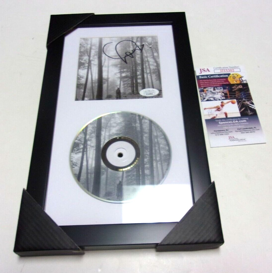 TAYLOR SWIFT COUNTRY FOLKLORE JSA/COA SIGNED AND FRAMED 10X15 CD AND BOOKLET: TAYLOR SWIFT COUNTRY FOLKLORE JSA/COA SIGNED AND FRAMED 10X15 CD AND BOOKLET Original/Reproduction: Original Object Type: DVD Cover Industry: Music Pre-Owned While the lot images are representative of
