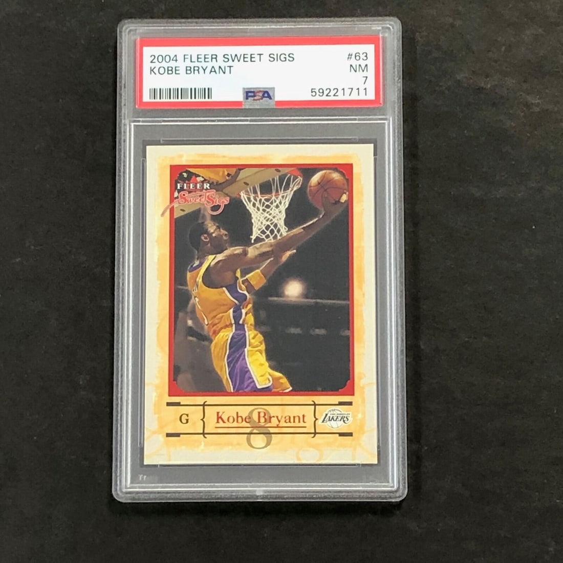 2004 Fleer Sweet Sigs #63 Kobe Bryant PSA 7 NM Lakers: 2004 Fleer Sweet Sigs #63 Kobe Bryant PSA 7 NM Lakers Sport: basketball Graded: Yes Pre-Owned While the lot images are representative of the item, the size, placement and strength of the signature may