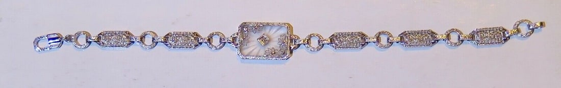 Edwardian White Gold & Diamond Bracelet: Edwardian White Gold & Diamond Bracelet Style: Chain Material: white gold frosted quartz Metal Purity: 14k Main Stone: Diamond Metal: White Gold Type: Bracelet This vintage 14K white gold Edwardian la