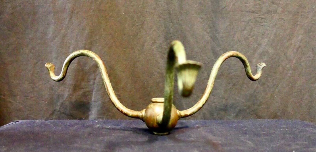 Tiffany Studios Bronze Lamp Shade Holder: Tiffany Studios Bronze Lamp Shade Holder Type: Lamp shade holder Original/Licensed Reproduction: Original Number In Pack: 1 Color: Brown Material: Bronze Compatible Product: Lamp base Time Period Manu