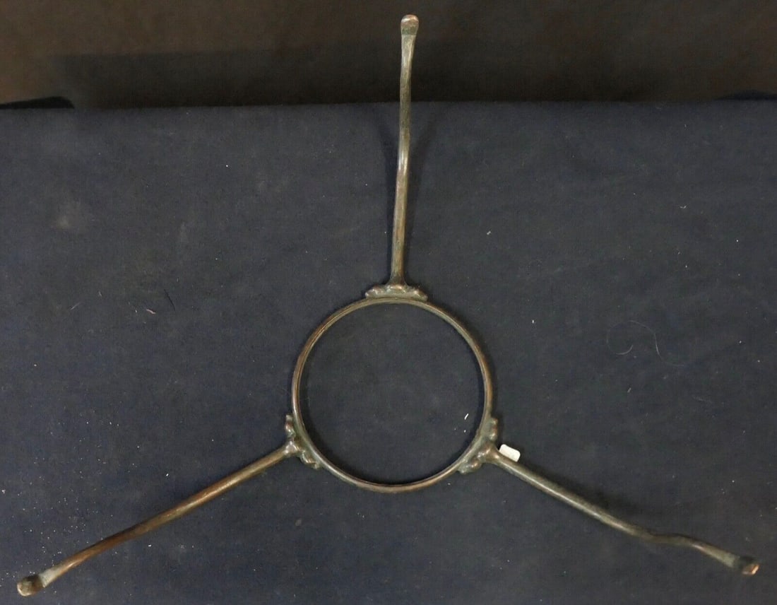 Tiffany Studios Bronze Decorated Lamp Spider: Tiffany Studios Bronze Decorated Lamp Spider Type: Table Lamp Style: Art Nouveau Material: Bronze Original/Reproduction: Original Manufacturer: Tiffany Studios This Tiffany Studios New York decorative