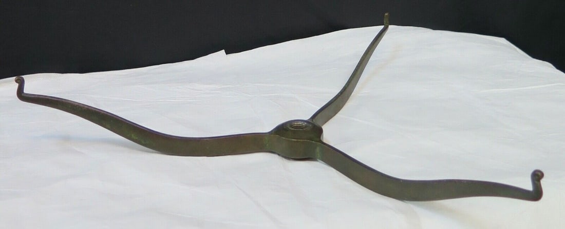 Original Tiffany Studios Bronze Three Arm Lamp Spider: Original Tiffany Studios Bronze Three Arm Lamp Spider Style: Art Nouveau Age: 1900-1940 Maker: Tiffany Studios Original/Reproduction: Original Weight: 1 Type: Lamps Color: brown Country/Region Of Orig