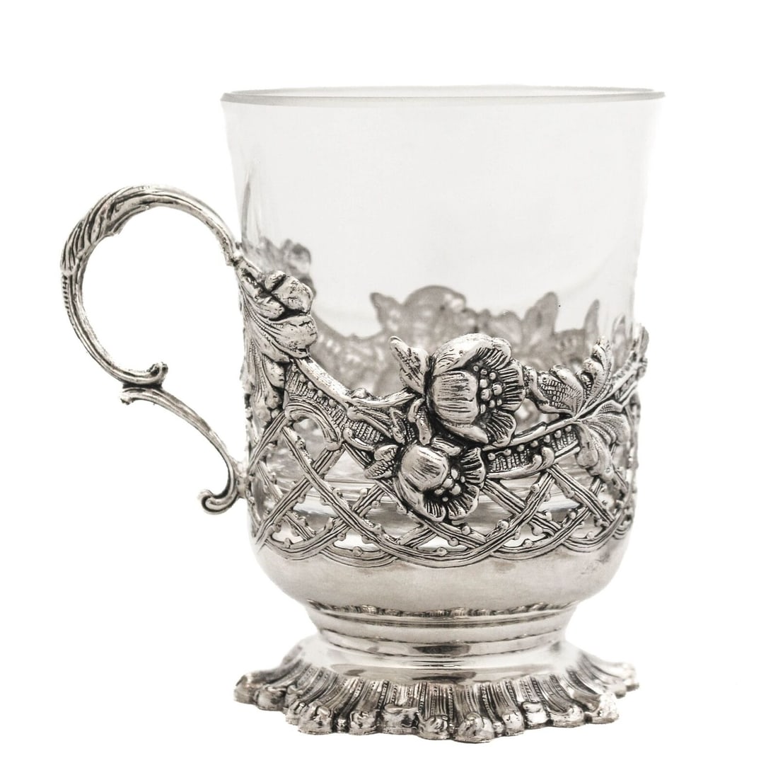 FINE 925 STERLING SILVER & GLASS HANDCRAFTED SWIRL FILIGREE TEA CUP WITH HANDLE: FINE 925 STERLING SILVER & GLASS HANDCRAFTED SWIRL FILIGREE TEA CUP WITH HANDLE Composition: Sterling Silver Maker: Made in Turkey Fine 925 Sterling Silver Tea Cup with Handle Featuring handcrafted gl