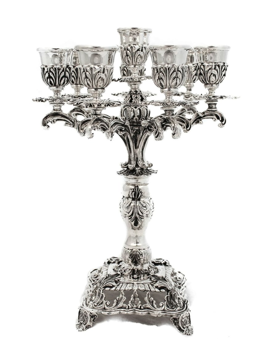 FINE 925 STERLING SILVER HANDMADE CHASED LEAF APPLIQUE ORNATE 8 LIGHT CANDELABRA: FINE 925 STERLING SILVER HANDMADE CHASED LEAF APPLIQUE ORNATE 8 LIGHT CANDELABRA Composition: Sterling Silver Maker: Made in Turkey Fine 925 Sterling Silver 8 Light Candelabra. Featuring handmade chas