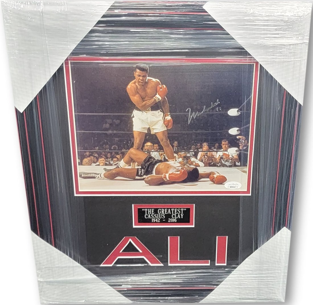 Muhammad Ali Hand Signed Silver Autograph Photo Custom Framed JSA: Muhammad Ali Hand Signed Silver Autograph Photo Custom Framed JSA Sport: Boxing Product: Photo Original/Reprint: Original Player: Muhammad Ali Autograph Authentication: James Spence (JSA) Pre-Owned Wh