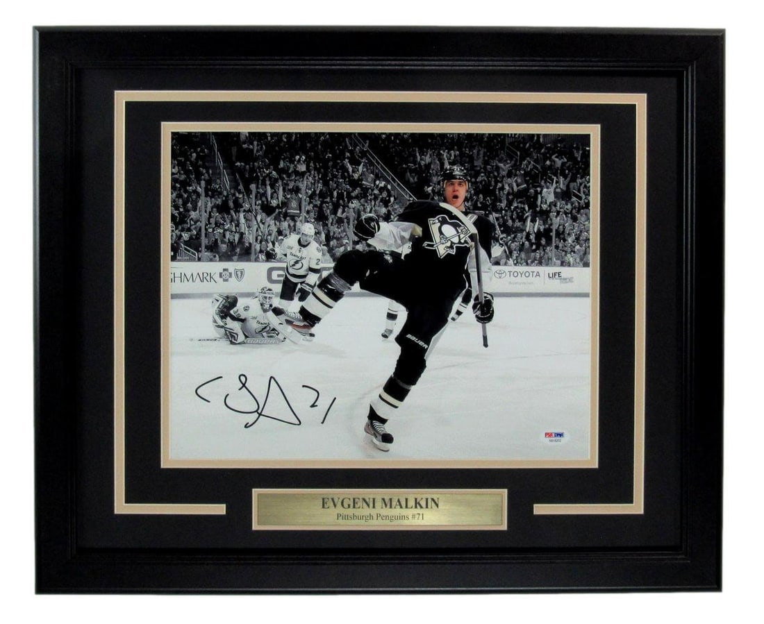 Evgeni Malkin Autographed 11x14 Photo Pittsburgh Penguins PSA/DNA 177214: Evgeni Malkin Autographed 11x14 Photo Pittsburgh Penguins PSA/DNA 177214 Sport: Hockey Product: Photo Original/Reprint: Original Team: Pittsburgh Penguins Autograph Authentication: PSA/DNA League: NHL