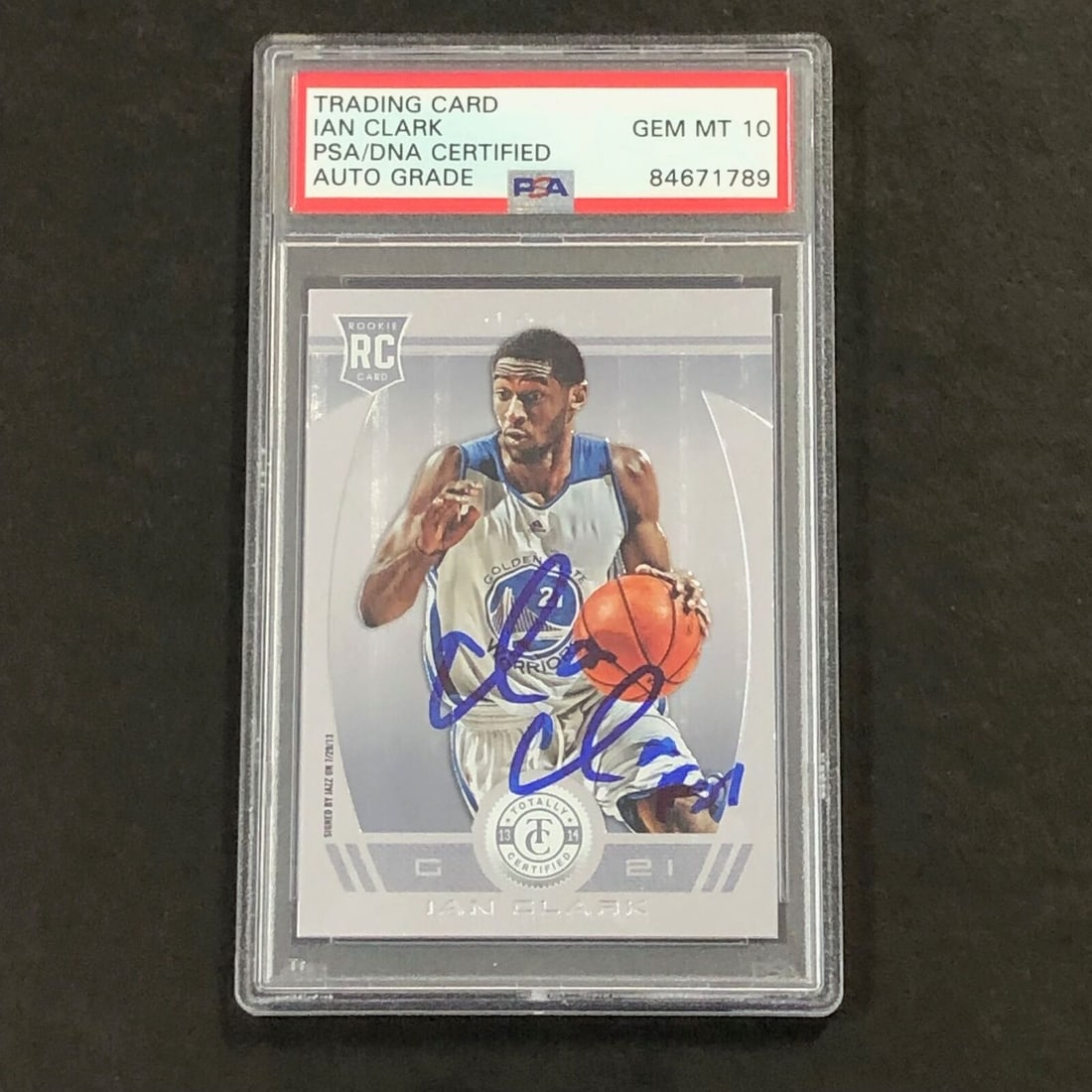 2013-14 Panini Totally Certified Basketball #213 Ian Clark Signed Card AUTO 10 P: 2013-14 Panini Totally Certified Basketball #213 Ian Clark Signed Card AUTO 10 P Graded: No Pre-Owned While the lot images are representative of the item, the size, placement and strength of the signa