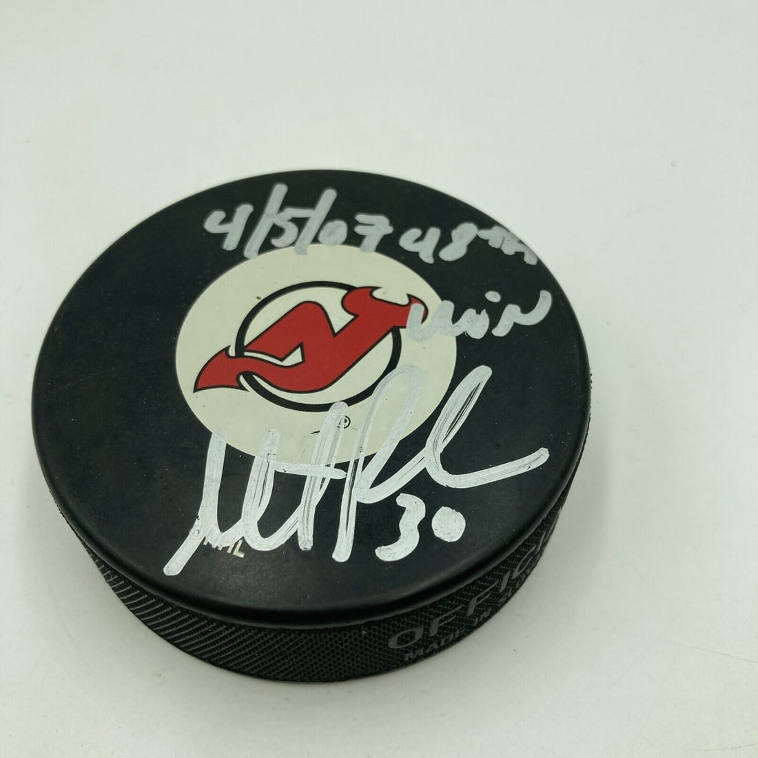 Martin Brodeur 48th Win 4-5-2007 Signed NJ Devils Hockey Puck Steiner Hologram: Martin Brodeur 48th Win 4-5-2007 Signed NJ Devils Hockey Puck Steiner Hologram Sport: Hockey-NHL Original/Reprint: Original Autograph Authentication: Steiner Sports Product: Puck Pre-Owned While the l
