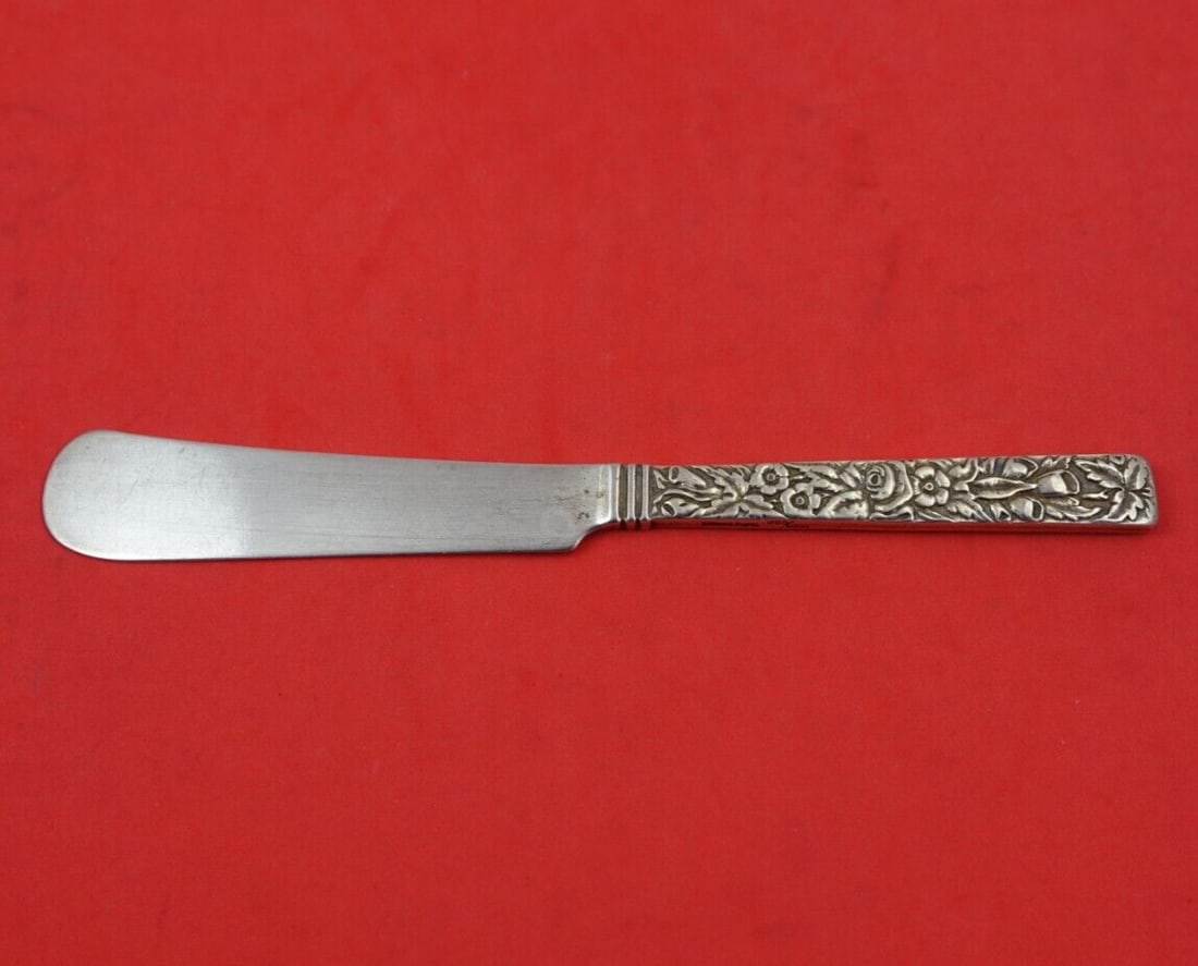 Repousse by Kirk Sterling Silver Master Butter Knife FH 925/1000 Square Handle: Repousse by Kirk Sterling Silver Master Butter Knife FH 925/1000 Square Handle Pattern: Repousse Type: Knife Composition: Sterling Silver Maker: Kirk Repousse by kirksterling silver flat square handle