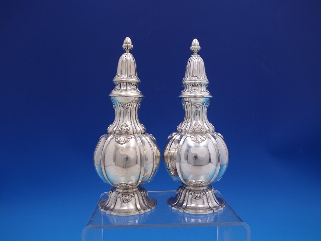 Grande Imperiale by Buccellati Sterling Silver Salt & Pepper Shakers Pair #6931: Grande Imperiale by Buccellati Sterling Silver Salt & Pepper Shakers Pair #6931 Composition: Sterling Silver Maker: Buccellati Material: Silver Pattern: Grande Imperiale Type: Salt & Pepper Shakers Gr