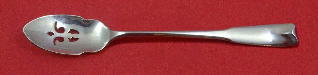 Colonial Theme by Lunt Sterling Silver Olive Spoon Pierced 5 3/4" Custom Made: Colonial Theme by Lunt Sterling Silver Olive Spoon Pierced 5 3/4" Custom Made Type: Serving Spoon Pattern: Colonial Theme Age: Post-1940 Composition: Sterling Silver Maker: Lunt Featured Refinements: