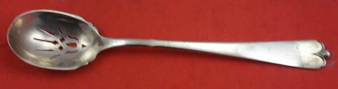 Lotus by Watson-Wallace Sterling Silver Olive Spoon 6 1/8" Original: Lotus by Watson-Wallace Sterling Silver Olive Spoon 6 1/8" Original Maker: Watson-Wallace Composition: Sterling Silver Age: 1900-1940 Pattern: Lotus Type: Serving Spoon Lotus by watson-wallacesterling