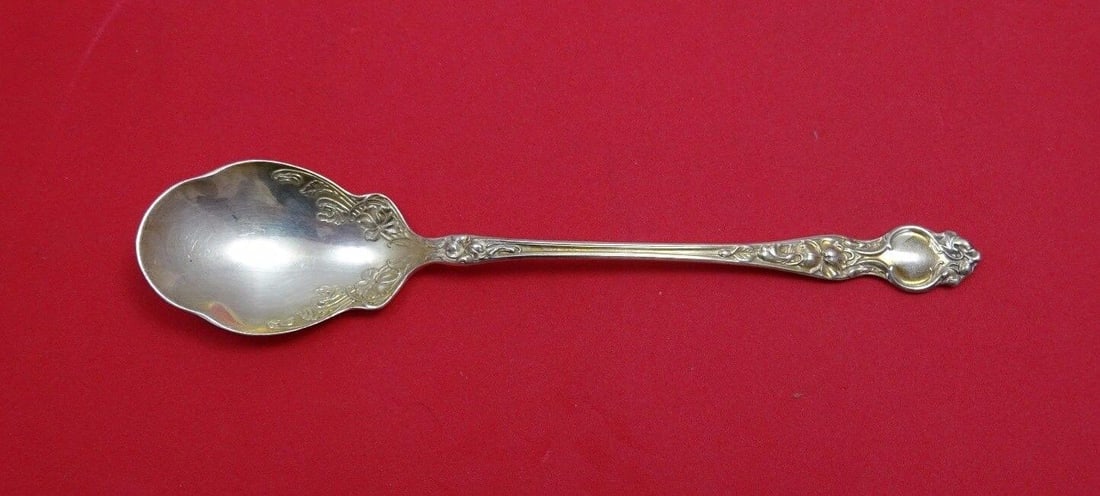 Violet by Wallace Sterling Silver Olive Spoon Not Pierced Original 6 1/4": Violet by Wallace Sterling Silver Olive Spoon Not Pierced Original 6 1/4" Maker: Wallace Composition: Sterling Silver Age: 1900-1940 Pattern: Violet Type: Spoon Featured Refinements: Sterling Silver O