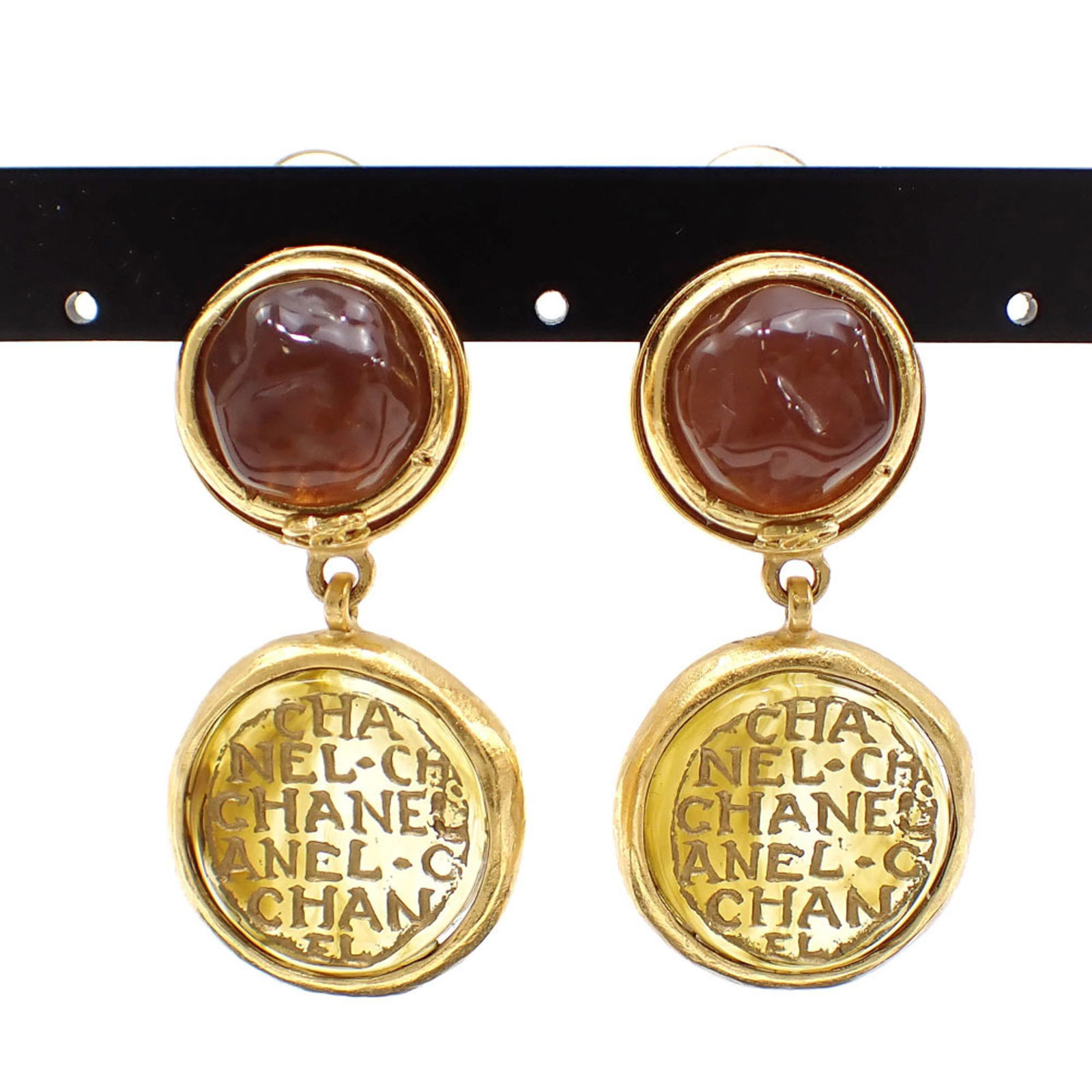 Chanel earrings ladies GP 99A: Chanel earrings ladies GP 99A Brand: Chanel Type: Clip earrings Gender: Women Material: Gold plating Size (HxWxD): 50.00mm x 15.00mm x 10.00mm / 1.97 x 0.59 x 0.39 Condition: Used (good) Overall Scrat