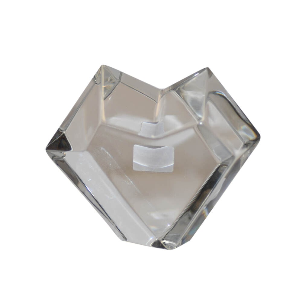 BACCARAT France Clear Crystal Rock Faceted Heart Paperweight Signed: BACCARAT France Clear Crystal Rock Faceted Heart Paperweight Signed Theme: Heart Features: Signed Brand: Baccarat Color: Clear Type: Centerpiece Type Of Glass: Crystal Pre-Owned The MYNT Guarantee: Al