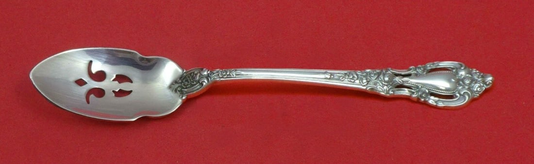 Eloquence by Lunt Sterling Silver Olive Spoon Custom Made Pierced: Eloquence by Lunt Sterling Silver Olive Spoon Custom Made Pierced Type: Serving Spoon Composition: Sterling Silver Maker: Lunt Pattern: Eloquence Age: Post-1940 Featured Refinements: Sterling Silver O