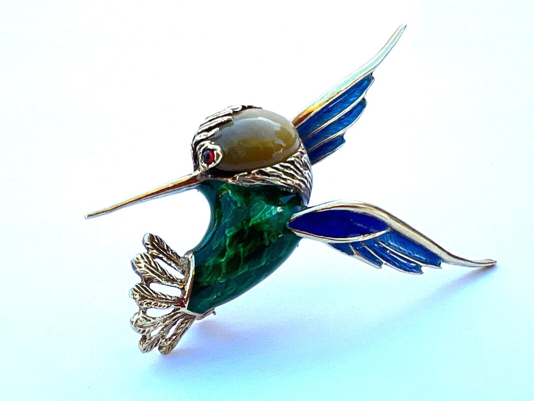 FRENCH 14K ENAMELED RUBY CATS EYE CHRYSOBERYL HUMMINGBIRD BROOCH: FRENCH 14K ENAMELED RUBY CATS EYE CHRYSOBERYL HUMMINGBIRD BROOCH Type: Brooch Metal Purity: 14k Metal: yellow gold enamel Main Stone: ruby cat"s eye chrysoberyl It weighs 11.50 grams and measures 2.25