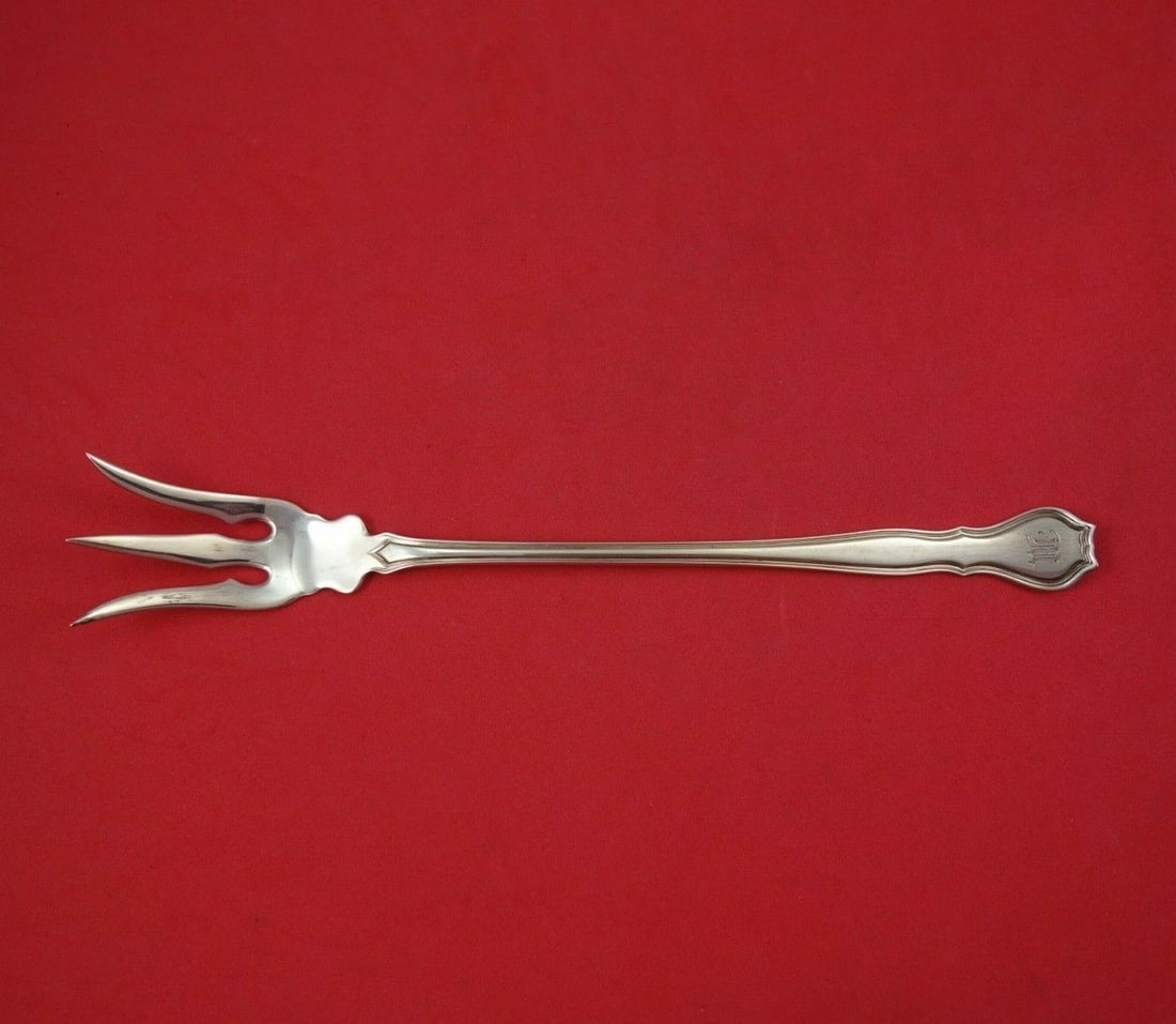 Nile by Wallace Sterling Silver Lettuce Fork 8 1/2" Serving Antique: Nile by Wallace Sterling Silver Lettuce Fork 8 1/2" Serving Antique Age: 1900-1940 Pattern: Nile Type: Serving Fork Composition: Sterling Silver Nile by wallacesterling silver lettuce fork 8 1/2" in t