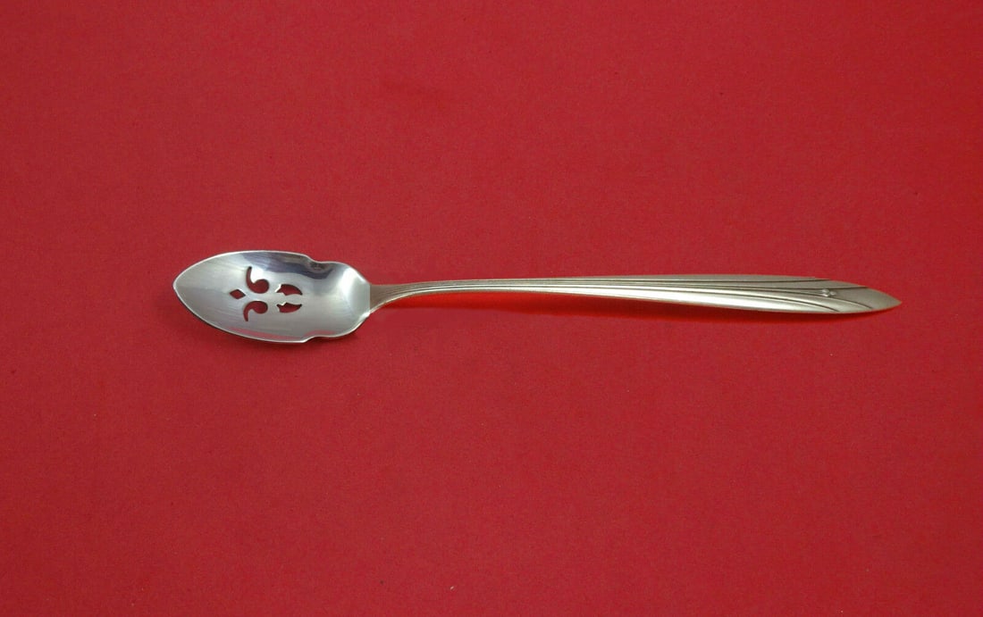 Elsinore by International Sterling Silver Olive Spoon Pierced Long 7 1/2" Custom: Elsinore by International Sterling Silver Olive Spoon Pierced Long 7 1/2" Custom Type: Serving Spoon Composition: Sterling Silver Maker: International Pattern: Elsinore Featured Refinements: Internati