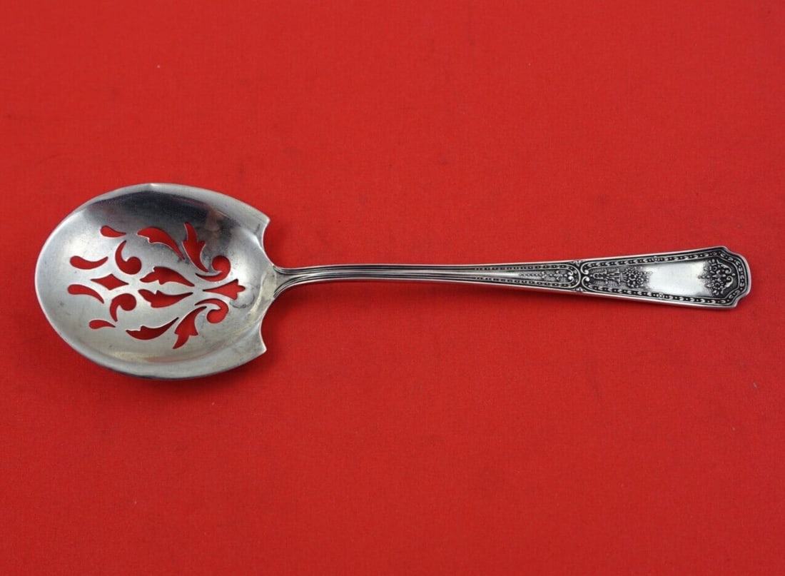 Carpathia by SSMC-Saart Sterling Silver Olive Spoon Pierced Original 6" Heirloom: Carpathia by SSMC-Saart Sterling Silver Olive Spoon Pierced Original 6" Heirloom Pattern: Carpathia Composition: Sterling Silver (.925) Type: Slotted Spoon Maker: SSMC-Saart Age: 1900-1940 Carpathia b